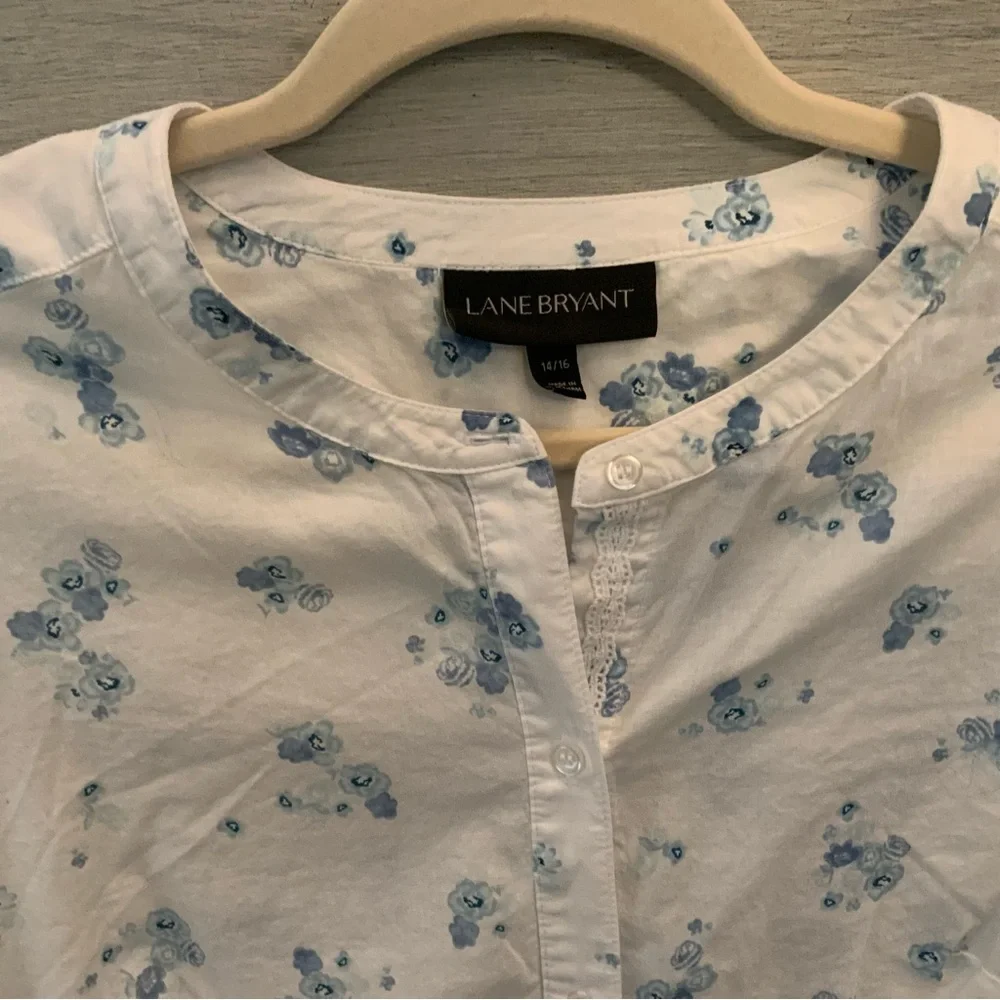 Lane Bryant White 100% Cotton Blue Flower Button Down‎ Blouse 14/16 GC - Picture 2 of 10